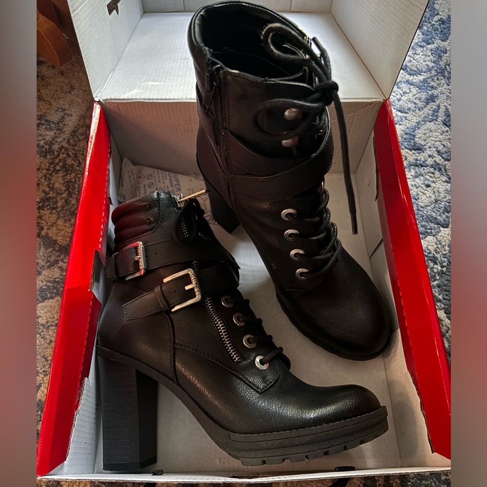 New , worn once indoors, 7.5W GUESS zip up leather boots